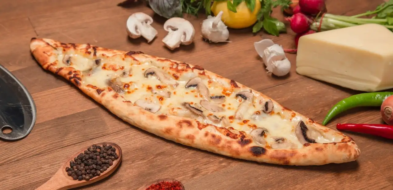 Kaşarlı Mantarlı Pide