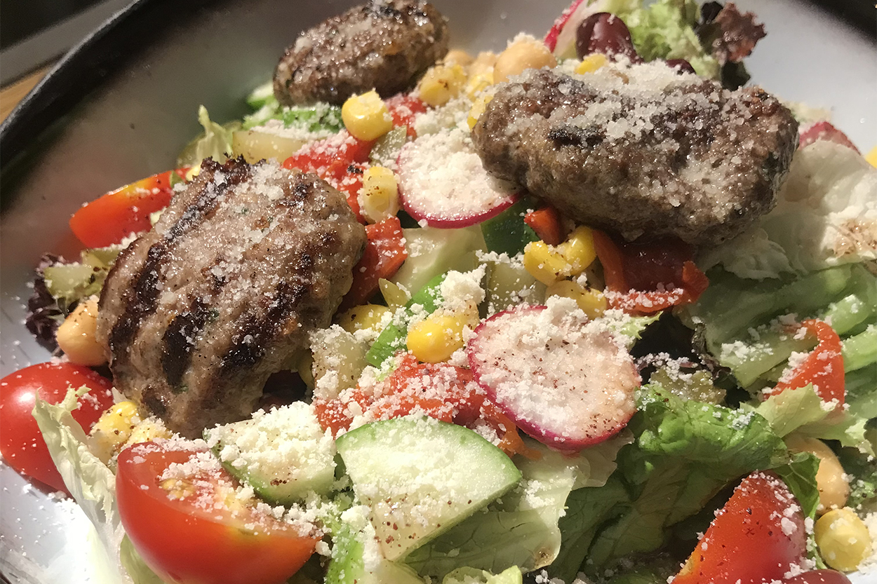 Köfteli Salata